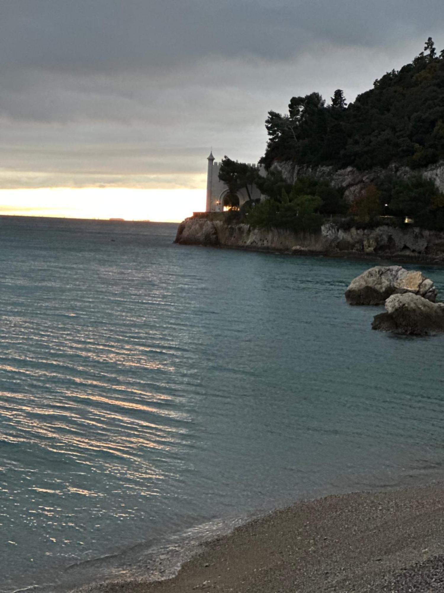 Le Rive Del Revoltella Apartment Trieste Bagian luar foto