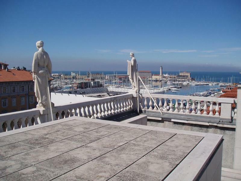 Le Rive Del Revoltella Apartment Trieste Bagian luar foto